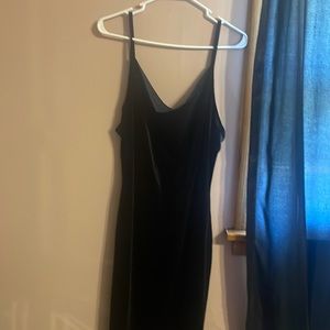 a beautiful all black body con dress.